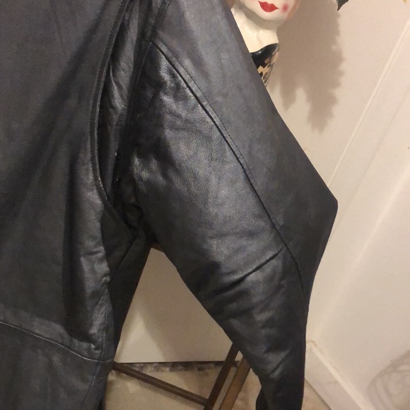 Vintage Cooper black leather jacket. four pockets in front full length zipper - Picture 15 of 15